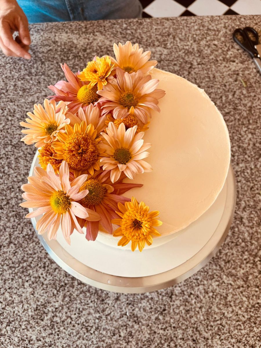Torta decorada con flores