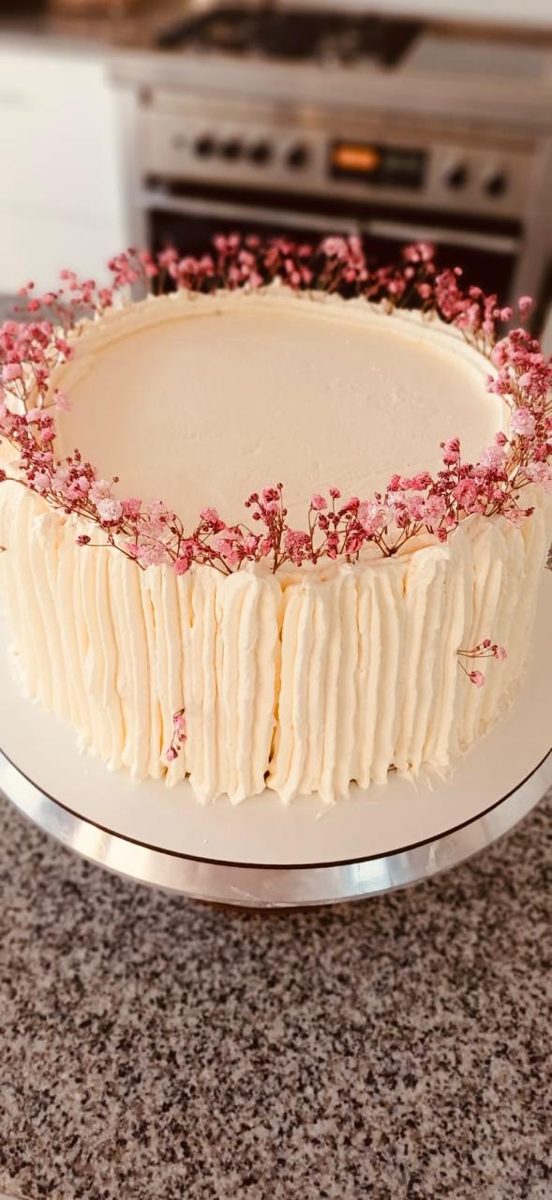Torta decorada con flores