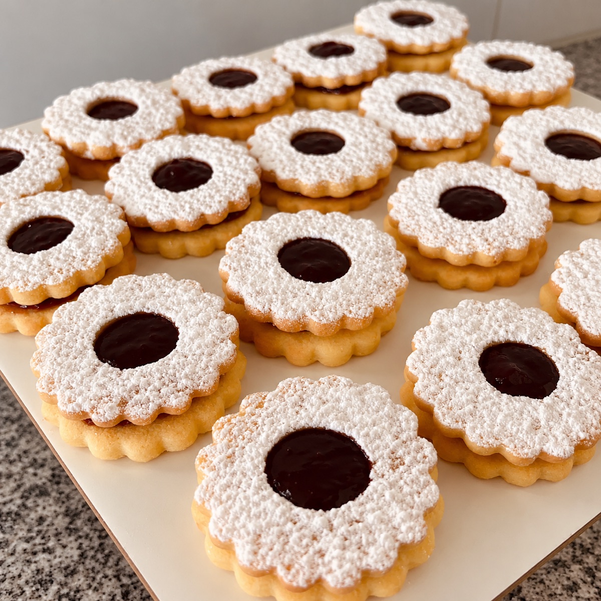 Galletas florales de mermelada y azúcar impalpable.png